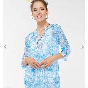 Chico’s size2 (regular 16-18) new embellished shirt, blue shell design